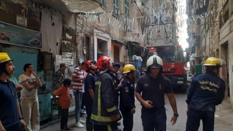 التحقيق في انهيار سلم عقار واحتجاز أسرة في الإسكندرية