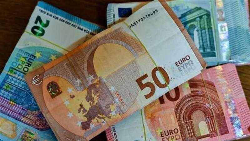 سعر الدولار و اليورو أمام الجنيه المصري صباح اليوم السبت